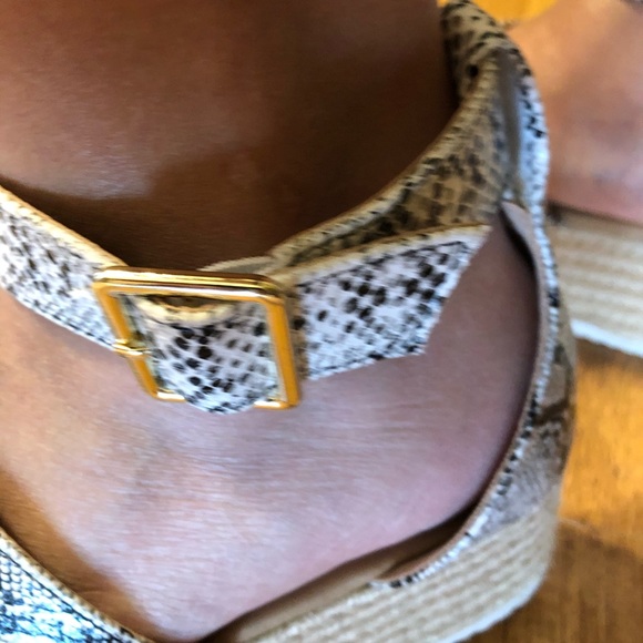 Cute print shoes!  Nice comfy wedge size - Picture 3 of 6